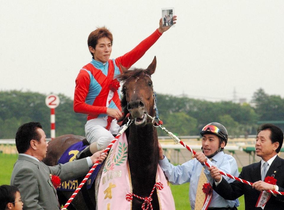 競馬】０３年三冠牝馬スティルインラブ 今明かされる秘話/オピニオンD