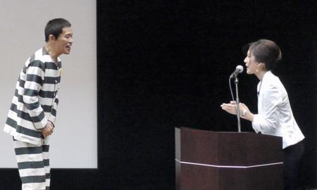 　“バトル”を繰り広げた柳沢慎吾（左）と西野志海アナウンサー＝テレビ東京