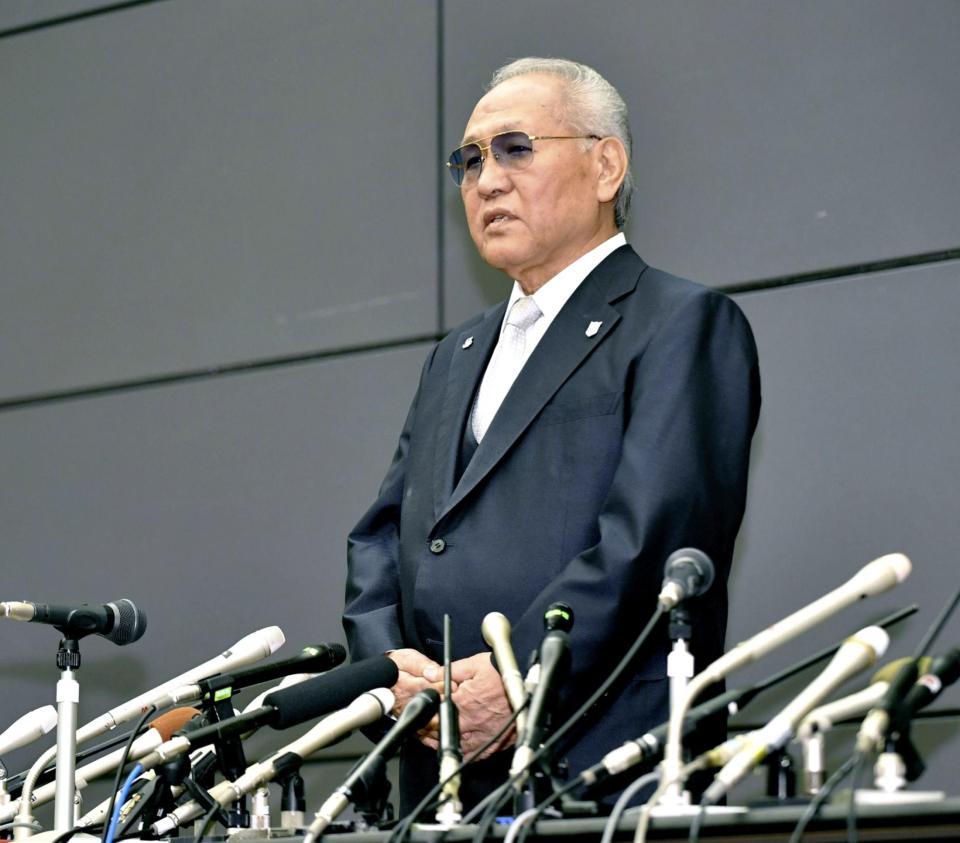 辞意を表明する山根前会長＝８月８日