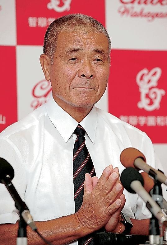 監督勇退の心境について語る智弁和歌山・高嶋監督（撮影・坂部計介）