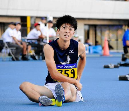９月８日のインカレでは男子１００メートル決勝で３位に終わった多田修平。渋い表情で電光掲示板を見つめる＝等々力陸上競技場
