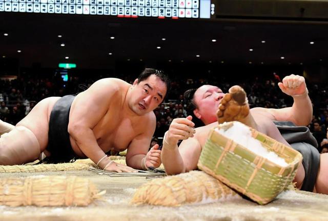 【スポーツ】新時代の到来予感させる相撲界　土俵に残るベテランの使命
