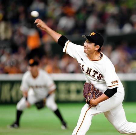 ２日のヤクルトとのオープン戦で力投する巨人菅野
