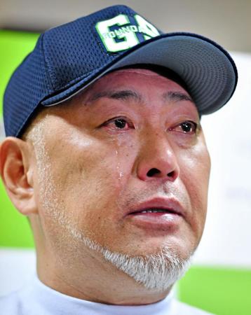 １２月１日の野球教室後の会見で涙を流す清原和博氏（撮影・西岡正）