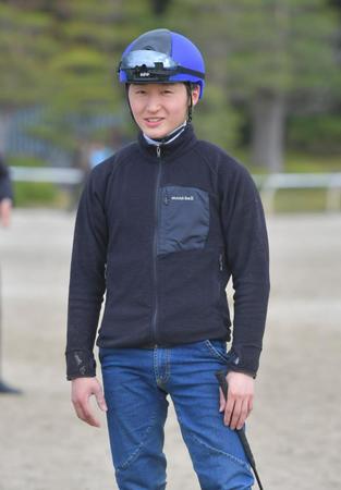 新潟の直線競馬で活躍する鮫島克駿騎手