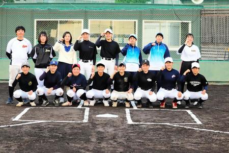 　公式戦初勝利を目指す山陽高女子硬式野球部