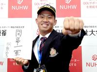 健闘を誓う桐敷拓馬＝新潟市のホテルイタリア軒（撮影・佐藤厚）