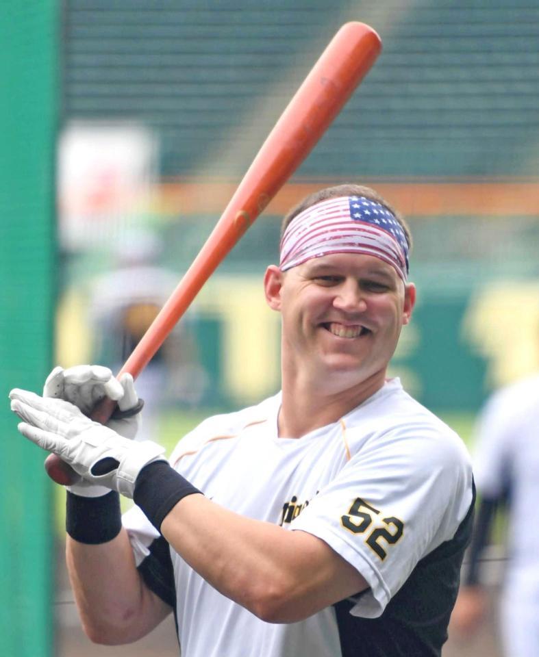 　打撃練習で笑顔を見せるサンズ