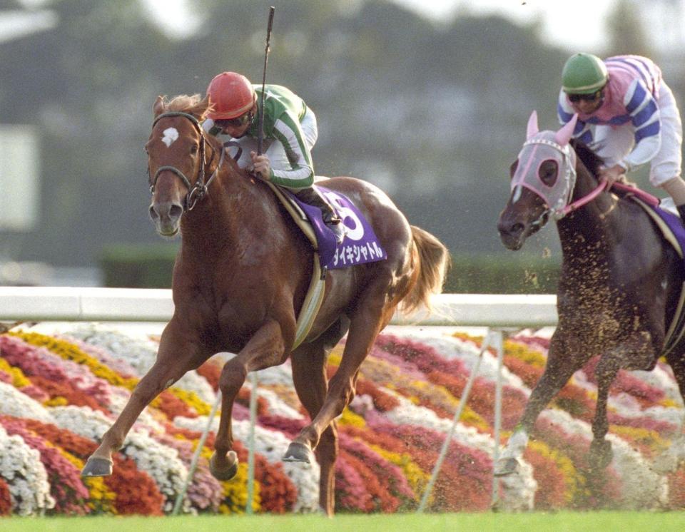 横山典とのコンビで1997年のマイルＣＳを制したタイキシャトル＝京都競馬場