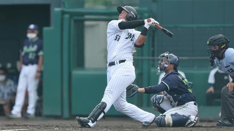 ８月度のイースタン・月間ＭＶＰを受賞したロッテ・西川（球団提供）