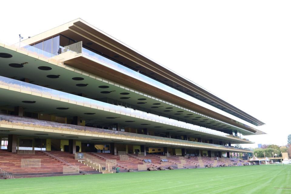 凱旋門賞が行われたパリロンシャン競馬場