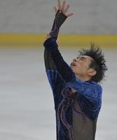 　熱演する織田信成＝１２日（撮影・高部洋祐）