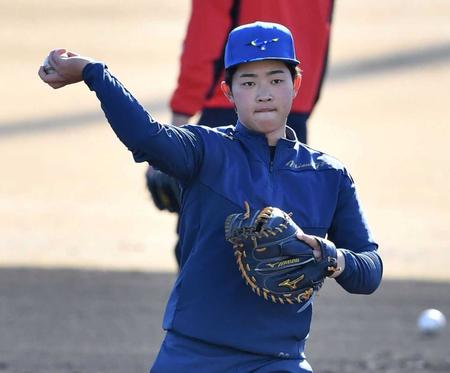 　ノックを受ける阪神・中川（１７日）