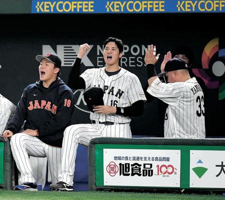 　中国に勝利しガッツポーズする大谷（撮影・棚橋慶太）