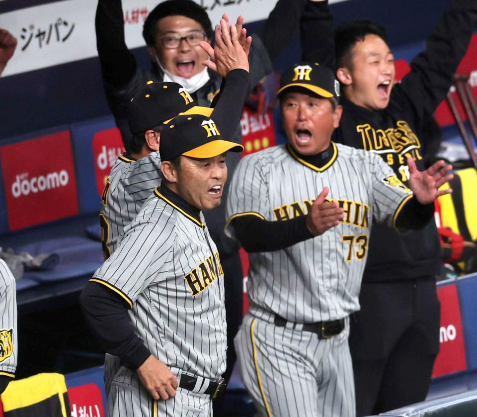 　スタッフと一丸で日本一を達成した阪神・岡田監督