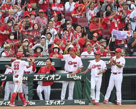 【―の裏側】広島〝新井流マネジメント〟で６年ぶりＶへ　西川退団も中堅ベテラン積極休養方針→若手の「チャンス」