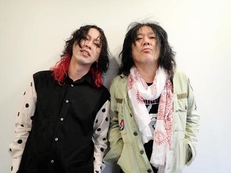 　Ｔｈｅ　ＤＵＳＴ’Ｎ’ＢＯＮＥＳの（左から）ｎａｏ、戸城憲夫