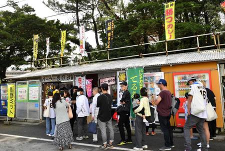 　多くの人でにぎわう「パーラーぎのざ」