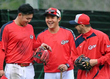 【野球】選手から飛ぶヤジ　広島に異例の３０歳１軍コーチがなぜ誕生したのか　今季１２球団で最年少　自身も「まさか」の驚き