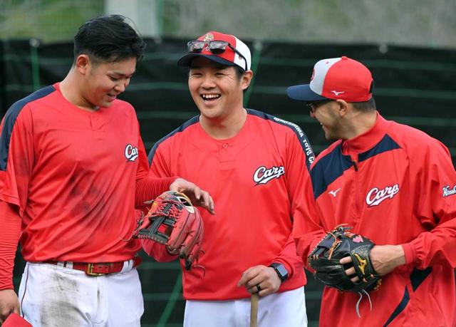 野球】選手から飛ぶヤジ 広島に異例の３０歳１軍コーチがなぜ誕生したのか 今季１２球団で最年少 自身も「まさか」の驚き/インサイド/デイリースポーツ  online