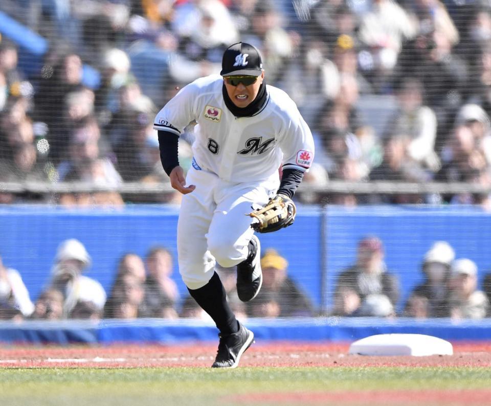 　今季から三塁を守る中村奨