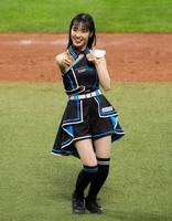 　新ダンスを披露するファイターズガールの西崎光さん（撮影・中島達哉）
