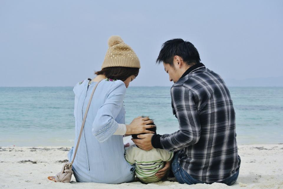 　家族3人で行けた、最初で最後の旅行。竹富島（本人提供）