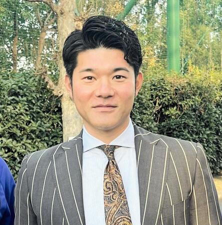 【写真】甲子園Ｖ投手の斎藤佑樹や同期の杉谷拳士と一緒にバレンタインの特製チョコを囲む土屋さん