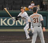 　阪神・近本と対戦する巨人・畠＝２０年１１月１０日