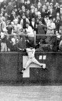 ロッテとの１９７０年の日本シリーズ第３戦での高田繁さんの超美技＝東京球場