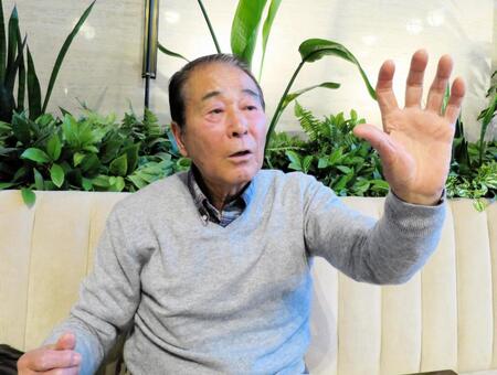 野球少年のあこがれだった高田繁さんの青いグラブ　　黒ずんでも５年間使い続けた相棒へのこだわり