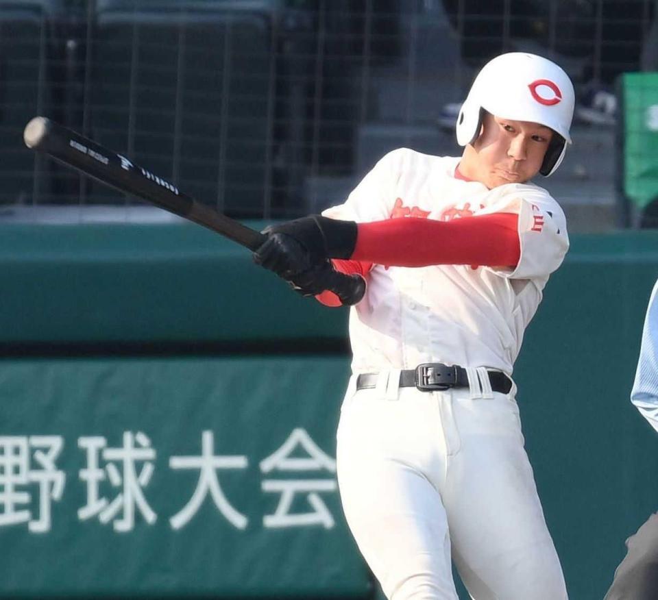 　選抜高校野球大会で極太木製バットを使用した智弁和歌山・黒川