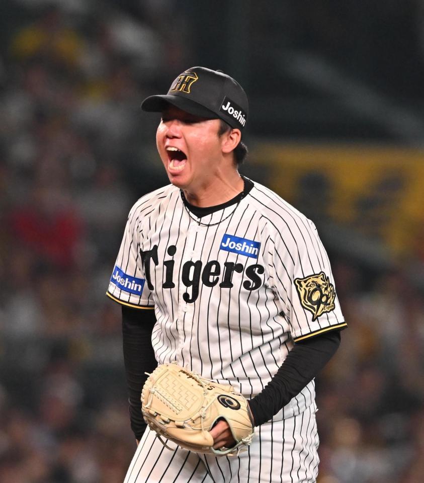 　７回、海野を三振に仕留め、ほえる村上（撮影・西田忠信）