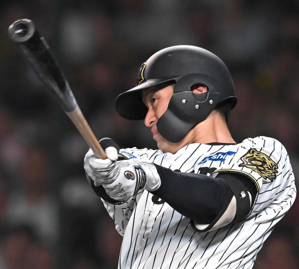 　打てる捕手へと変貌を遂げている坂本