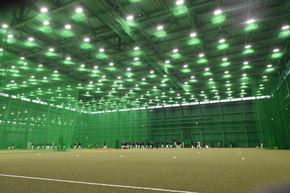 　広くなった室内練習場。雨天でもさまざまな練習が可能になった