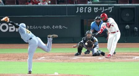 　９日の広島戦で８回にファビアンを空振り三振に斬る石井