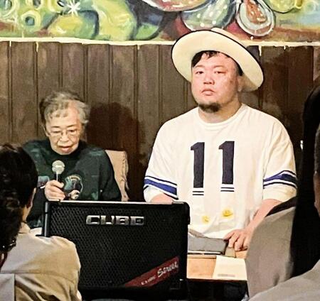 ６月６日に開催された「語り部の会」でのＨＩＰＰＹ（左）と語り部の塩冶節子さん