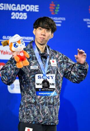 　１日、男子２００メートル平泳ぎで銀メダルを獲得した渡辺一平（共同）