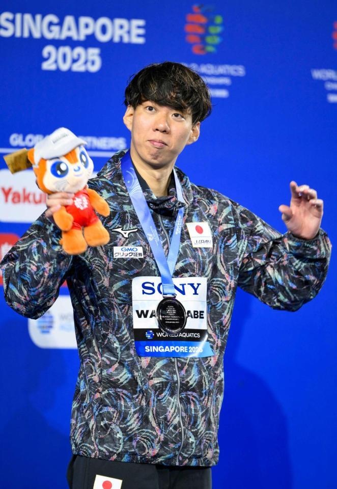 　１日、男子２００メートル平泳ぎで銀メダルを獲得した渡辺一平（共同）