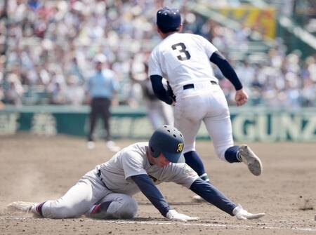 　１１回、仙台育英・吉川が二ゴロに倒れ試合終了