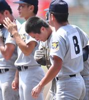 　１５１球完投も報われず号泣する仙台育英・吉川陽大（撮影・開出牧）