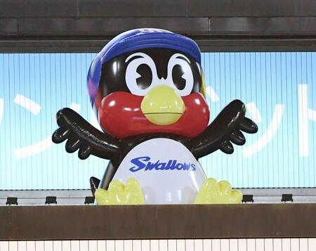 【野球】なぜ？ヤクルト後半戦から巨大つば九郎バルーンが神宮に！　勝利後限定の“守護神”登場の背景とは