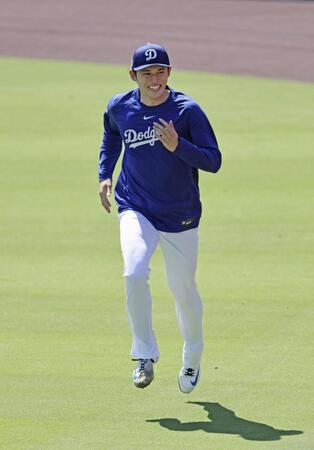 　ランニングする佐々木（共同）