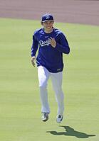 　ランニングする佐々木（共同）