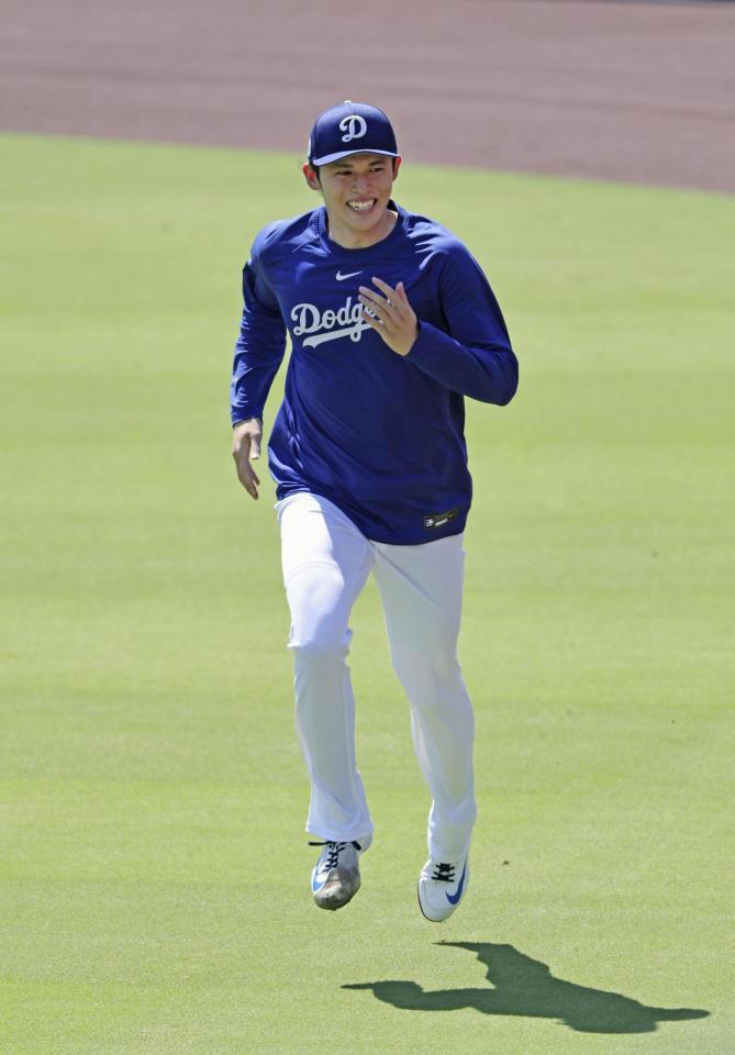 　ランニングする佐々木（共同）