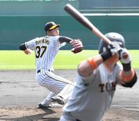 　プレートの位置を三塁側に試した巨人とのオープン戦＝２１年３月