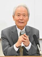 　「長嶋茂雄賞」の創設を発表する榊原コミッショナー＝１１月１０日