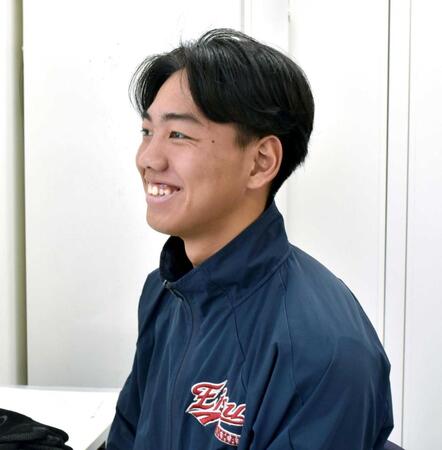 　意気込みを語る英数学館・藤本