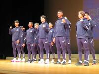 　２０２５年の新体制発表会に登壇した新加入選手１０人