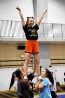 　２層のスタンツ練習をするＢＵＦＦＡＬＯＳ